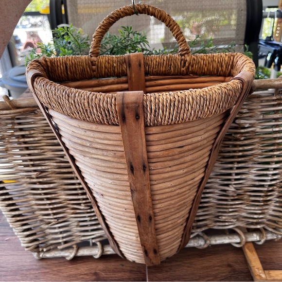 Other - Vintage Rustic Woven rattan hanging wall Basket